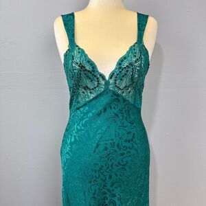 Vintage Victoria's Secret Gold Crown Emerald Green Nightgown Size L‎ Beaded Lace